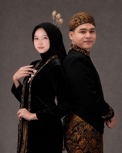 Emy & Bayu Emy & Bayu